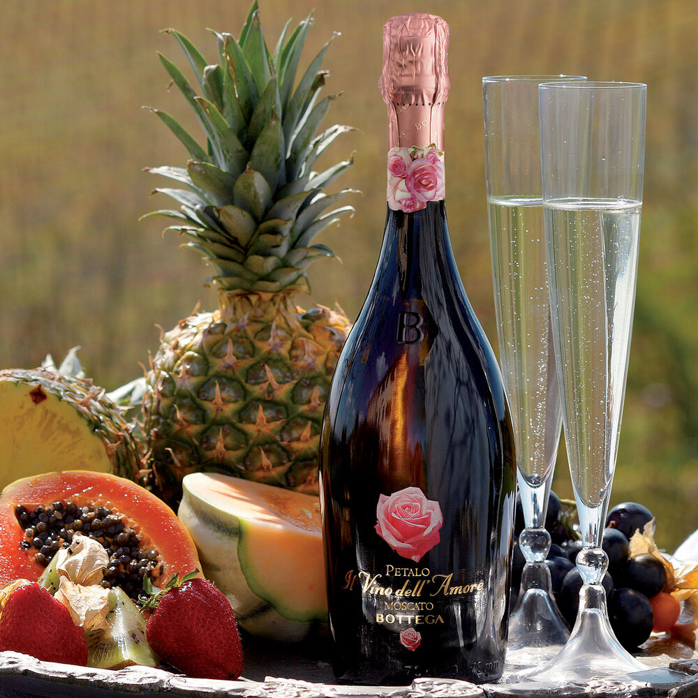 Petalo Moscato Il Vino dell'Amore Sparkling Wine 75cl Airport