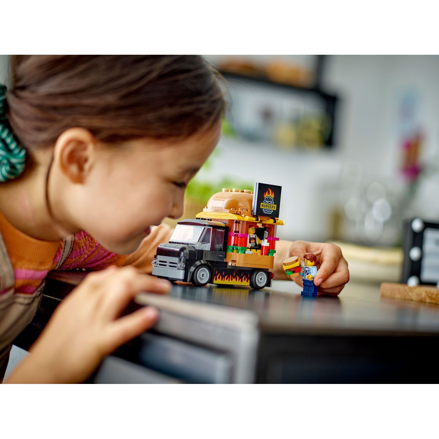City Burger Van Food Truck Vehicle Toy Set Airport Duty Free Shopping