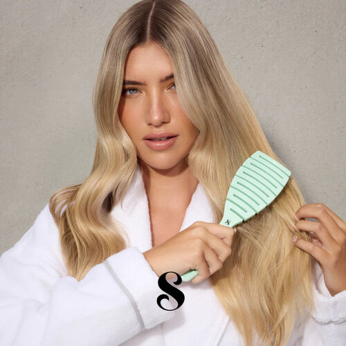 The Smooth Company The Detangled Brush