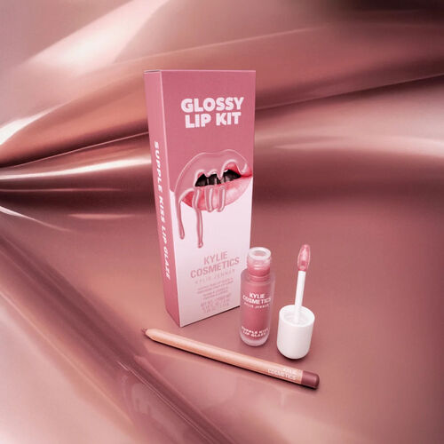 Glossy Lip Kit 355 Comes Naturally